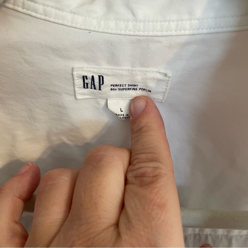 gap super fine Poplin perfect fit button down shirt, size large - Picture 2 of 6